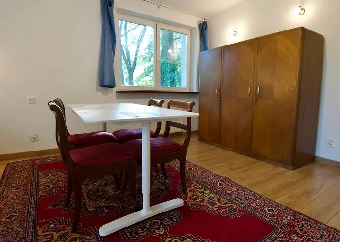 Komfortowe Przestronne Z Prywatnymi Lazienkami Blisko Warszawy I Suntago Homestay Milanowek